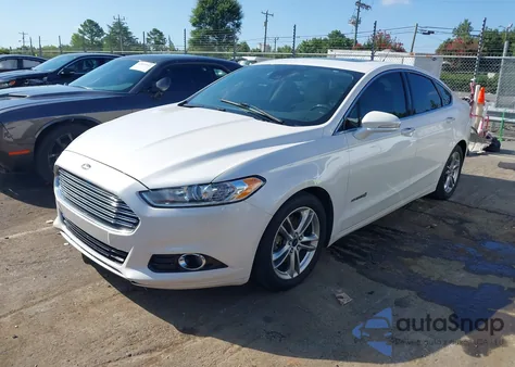 2015 Ford Fusion Hybrid Titanium z USA, uszkodzony, nr VIN 3FA6P0RU4FR197636